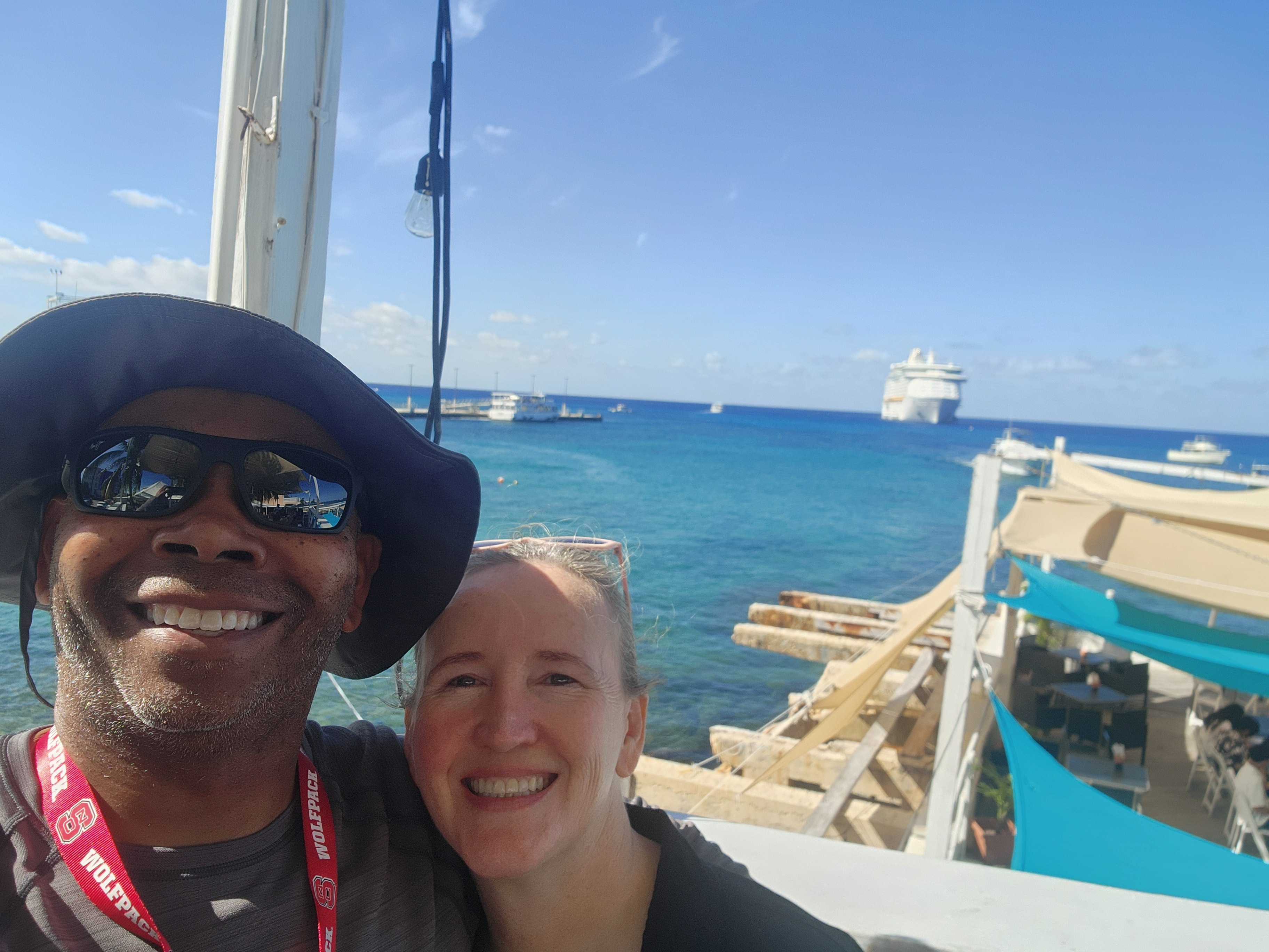 Bonny Moon, Grand Cayman