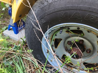 on jacks rusted lug nuts