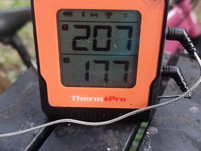 Dual-probe ThermPro monitor showing the final 207°F internal pull temperature.